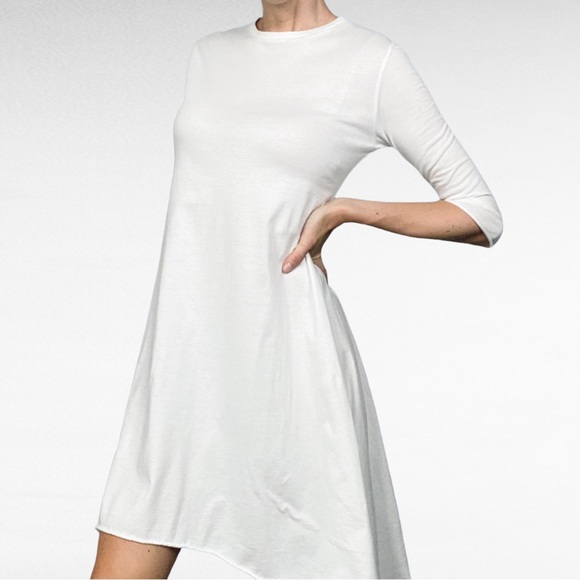 Mark And Estel | White Flowy Asymmetric Crew Neck High-Low Cotton T-Shirt Dress - Picture 4 of 16